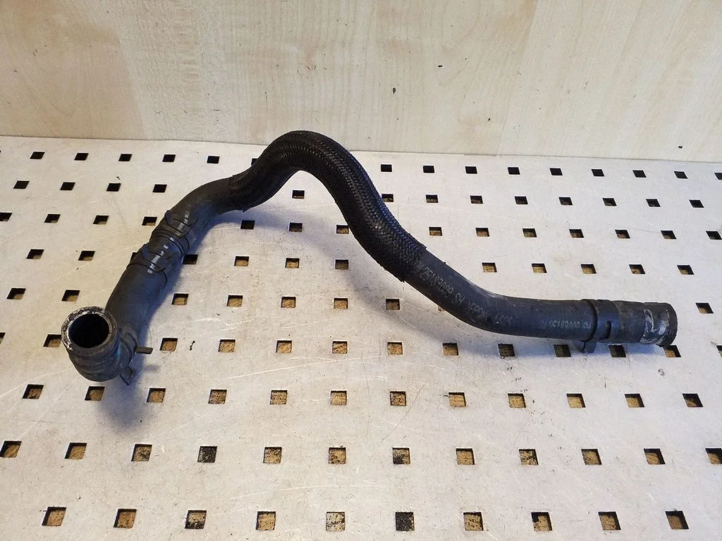 Engine coolant pipe/hose