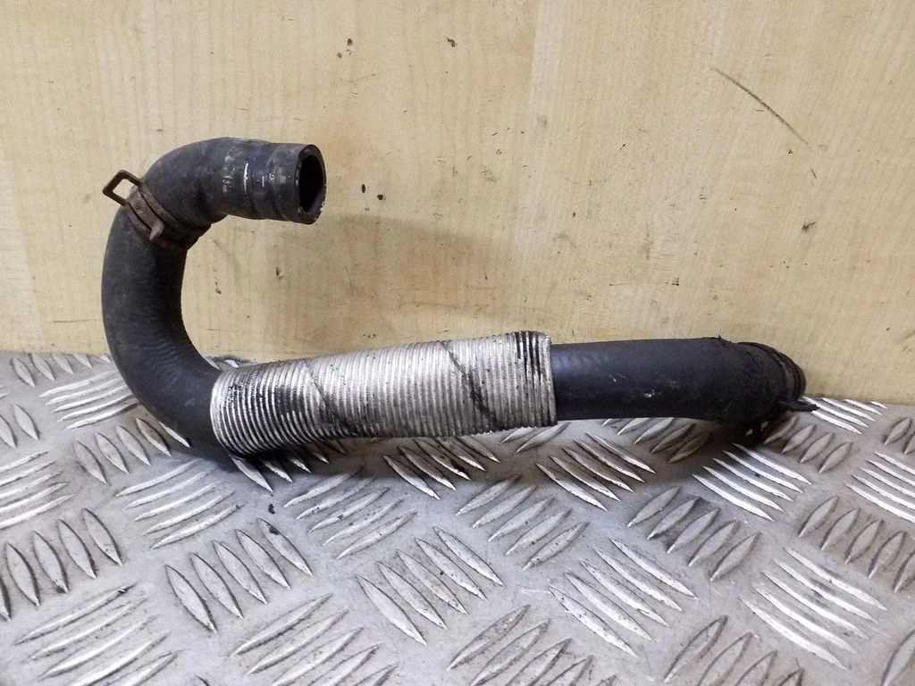 Engine coolant pipe/hose