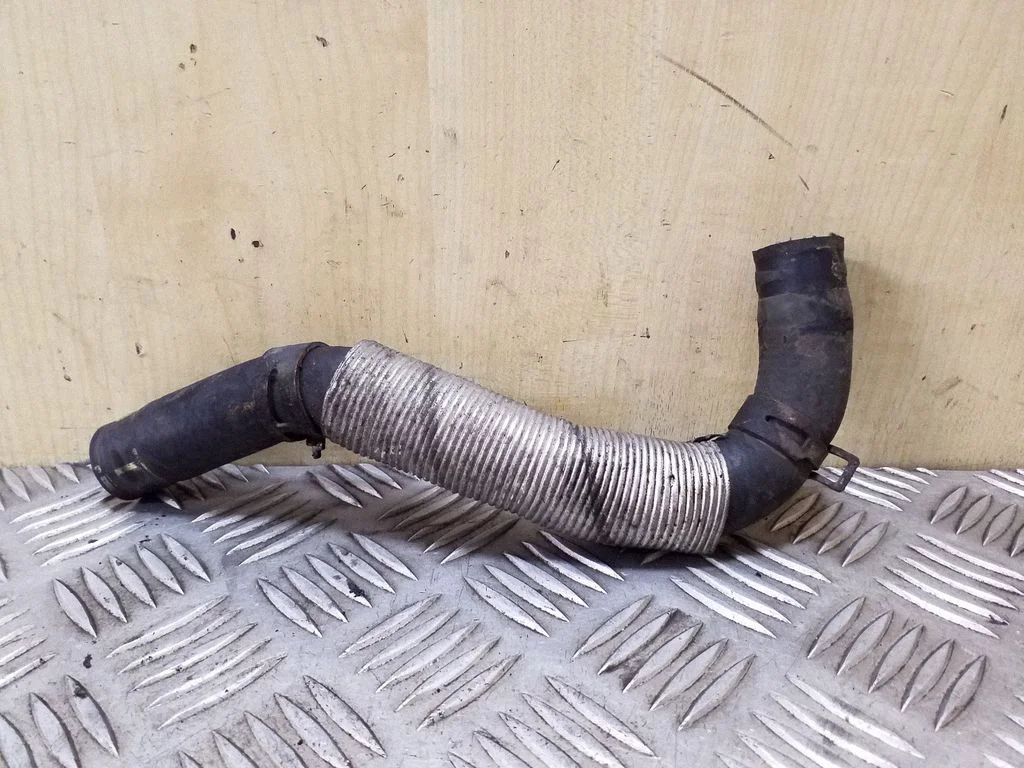 Engine coolant pipe/hose