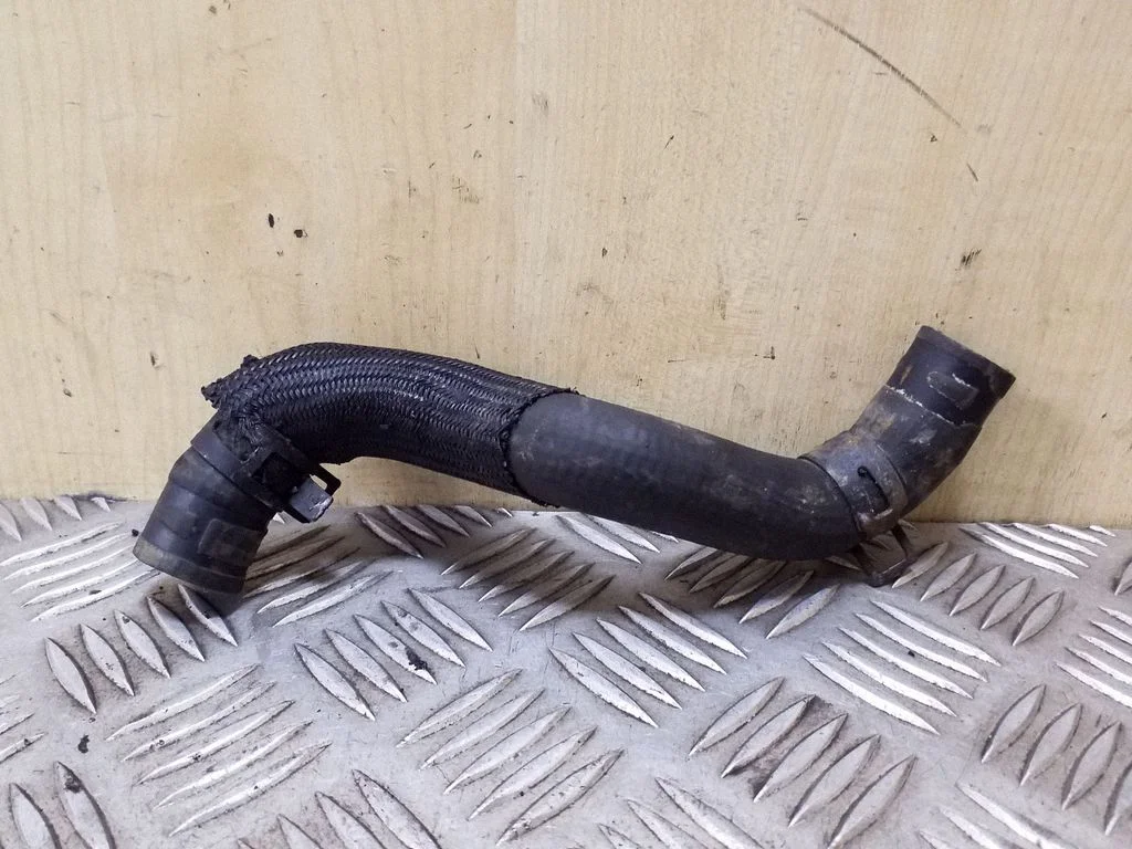 Engine coolant pipe/hose