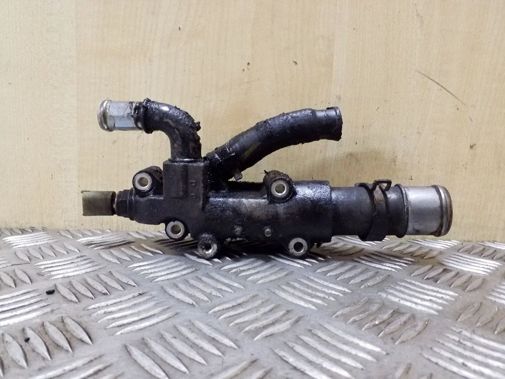 Engine coolant pipe/hose