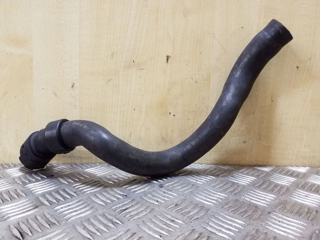 Mootori jahutusvedeliku toru / voolik 2S718260AE