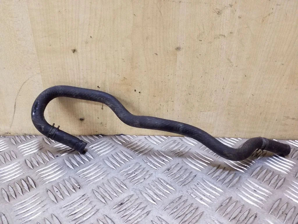 Engine coolant pipe/hose