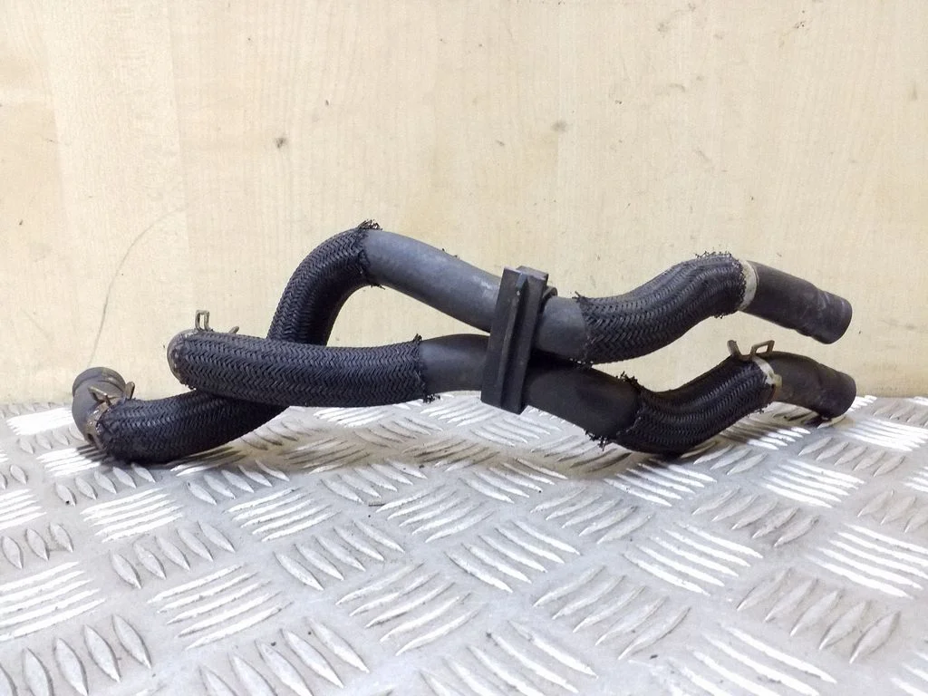 Engine coolant pipe/hose