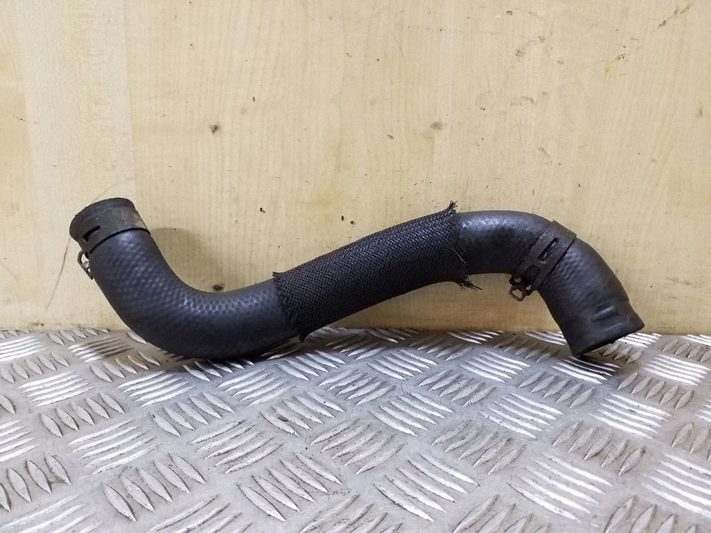 Engine coolant pipe/hose