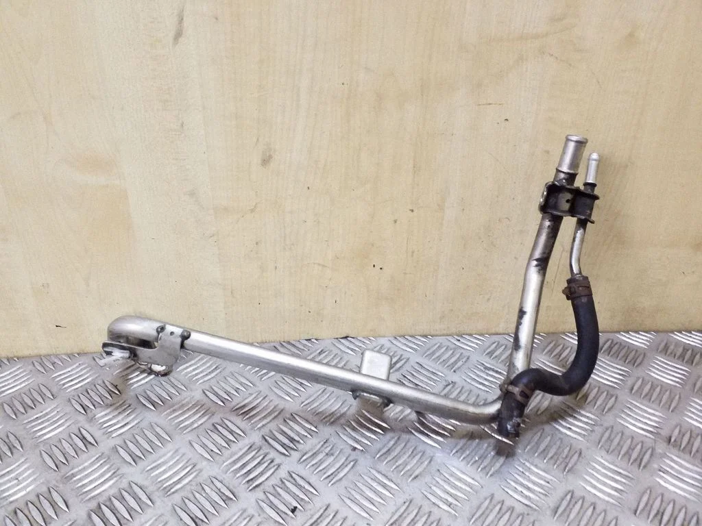 Engine coolant pipe/hose