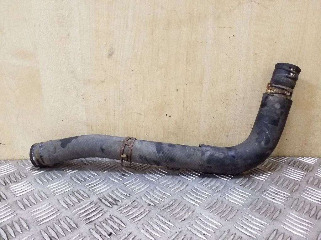 Engine coolant pipe/hose