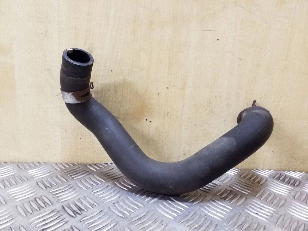 Engine coolant pipe/hose