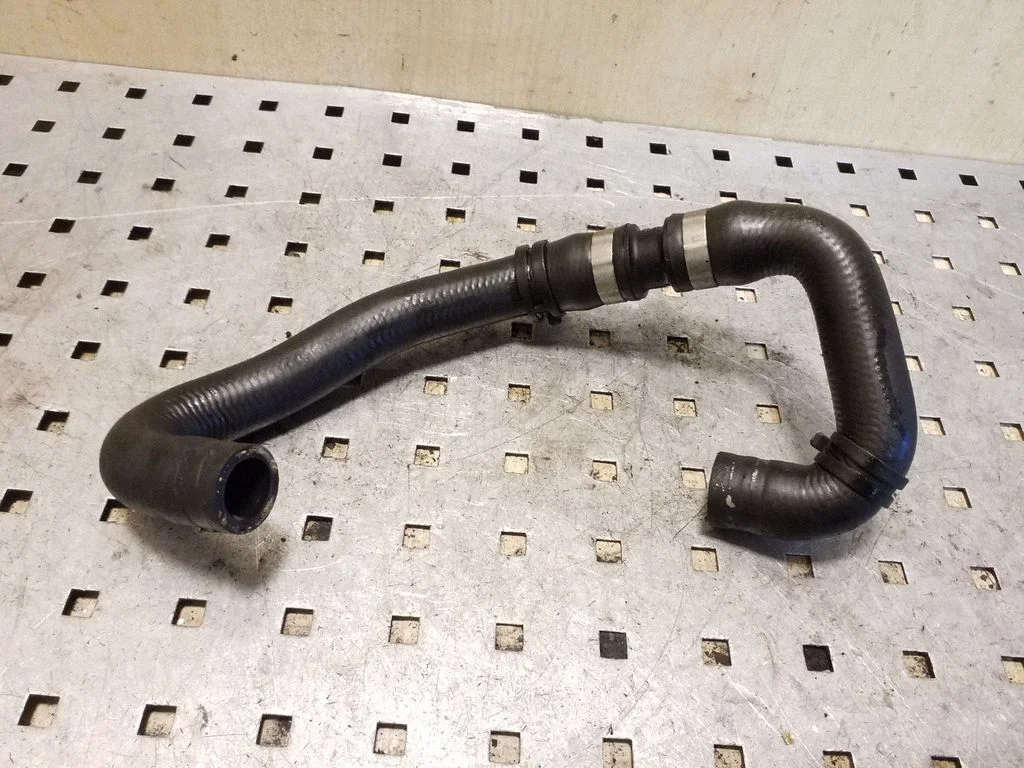 Engine coolant pipe/hose