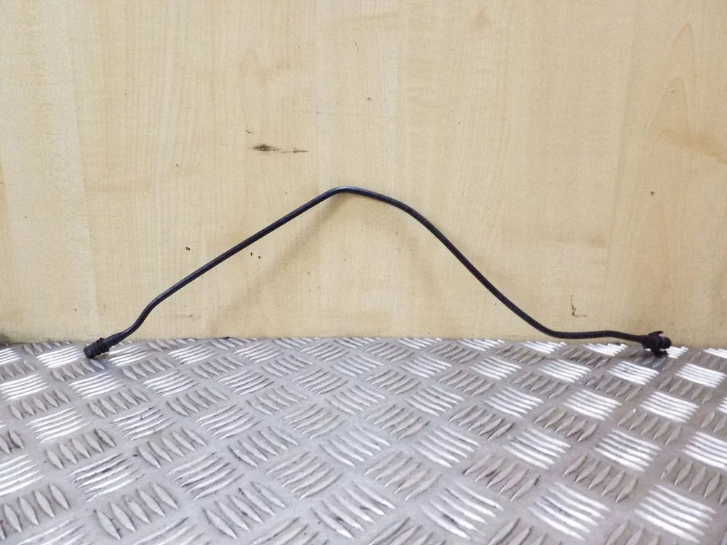 Engine coolant pipe/hose