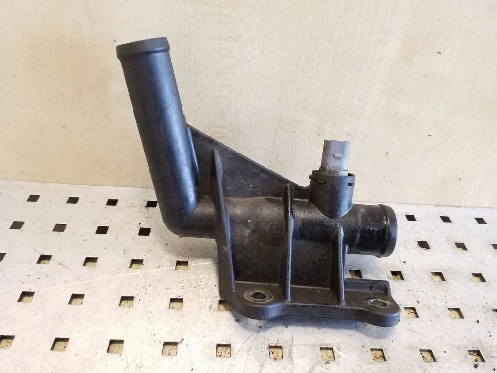 Engine coolant pipe/hose 076121085A
