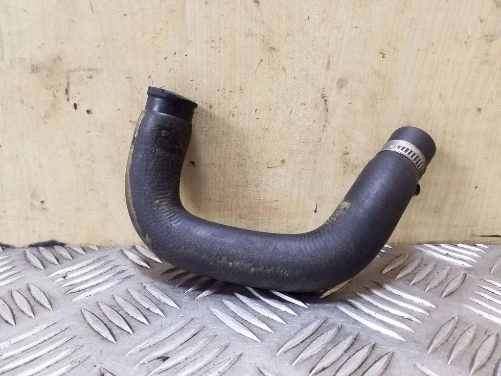Engine coolant pipe/hose