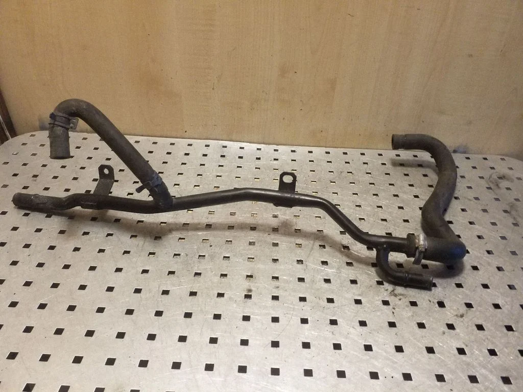 Engine coolant pipe/hose