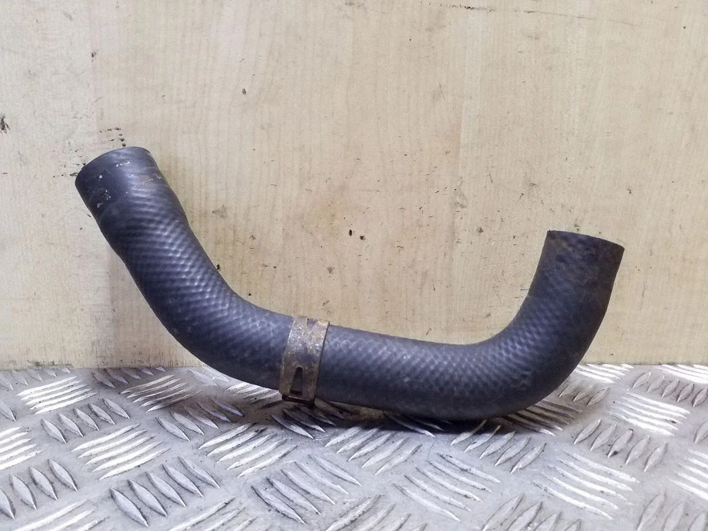 Engine coolant pipe/hose
