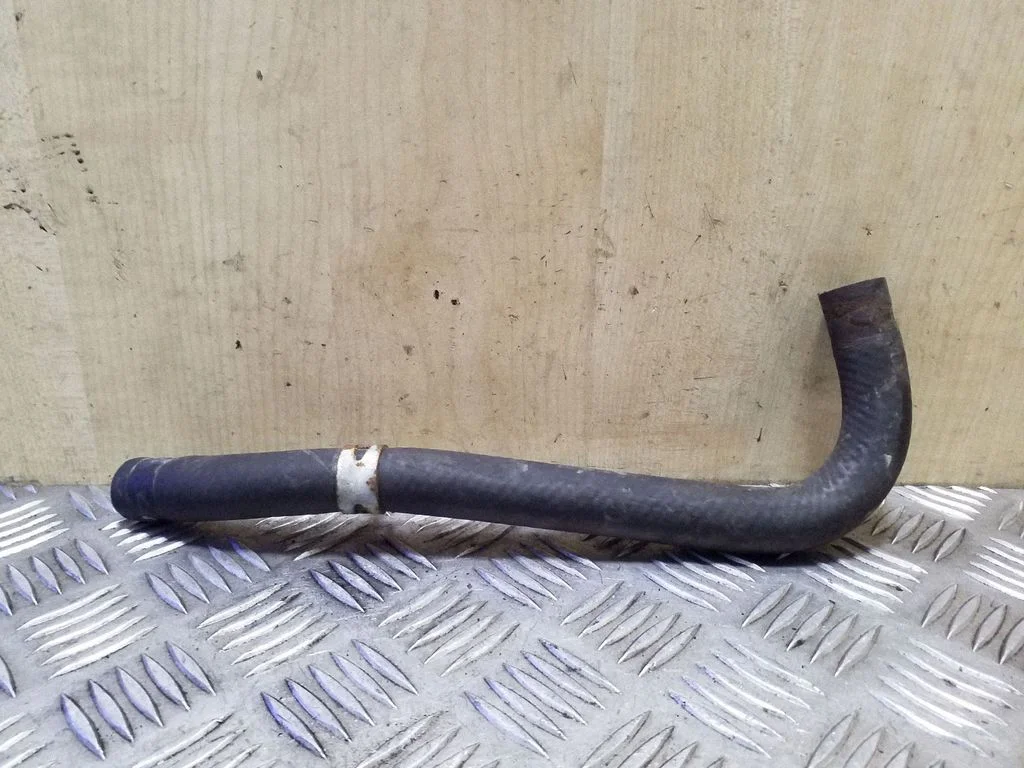 Engine coolant pipe/hose