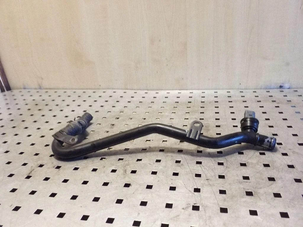 Engine coolant pipe/hose 5N0121065