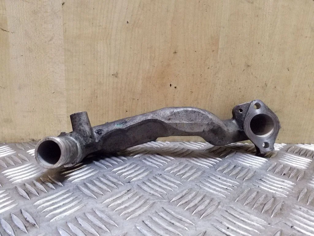 Engine coolant pipe/hose