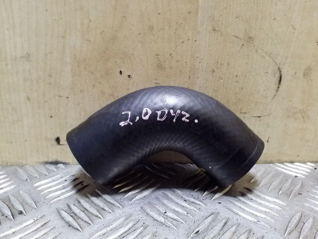 Engine coolant pipe/hose