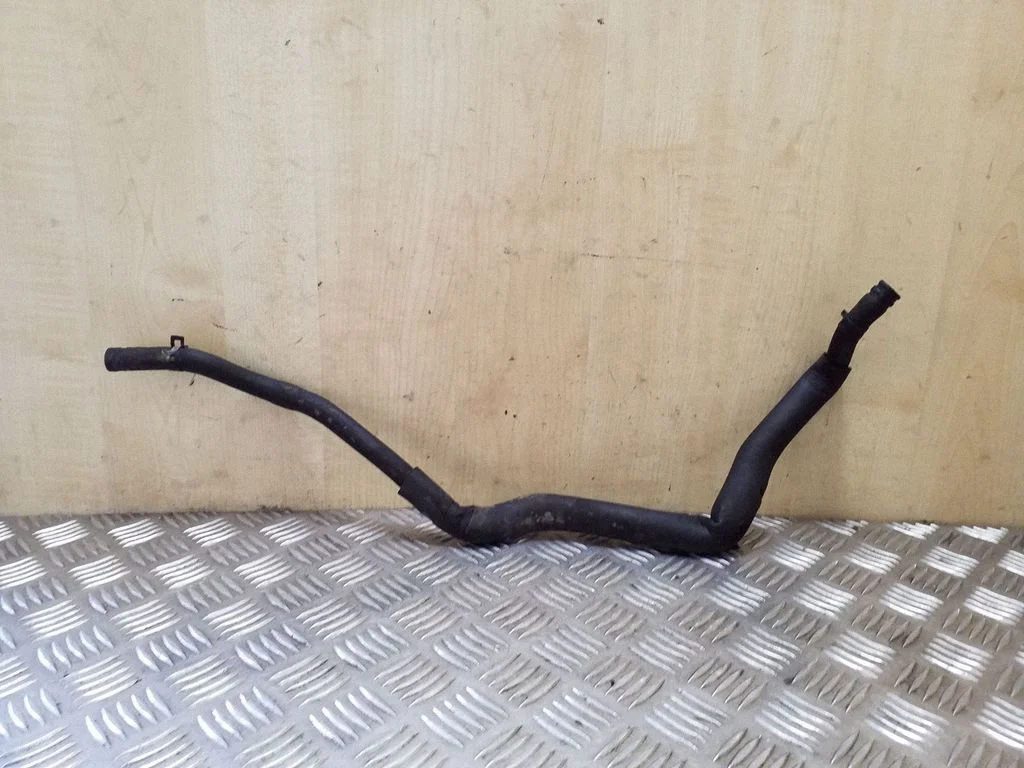 Engine coolant pipe/hose