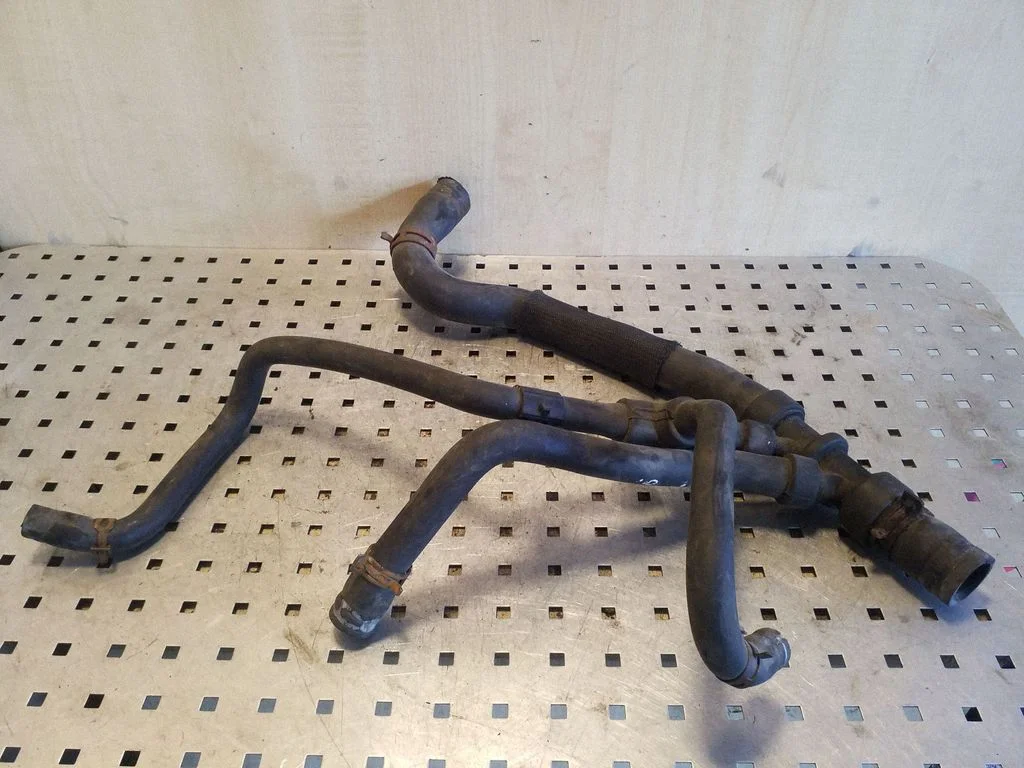 Engine coolant pipe/hose – Renault Scenic I (1996-2003)