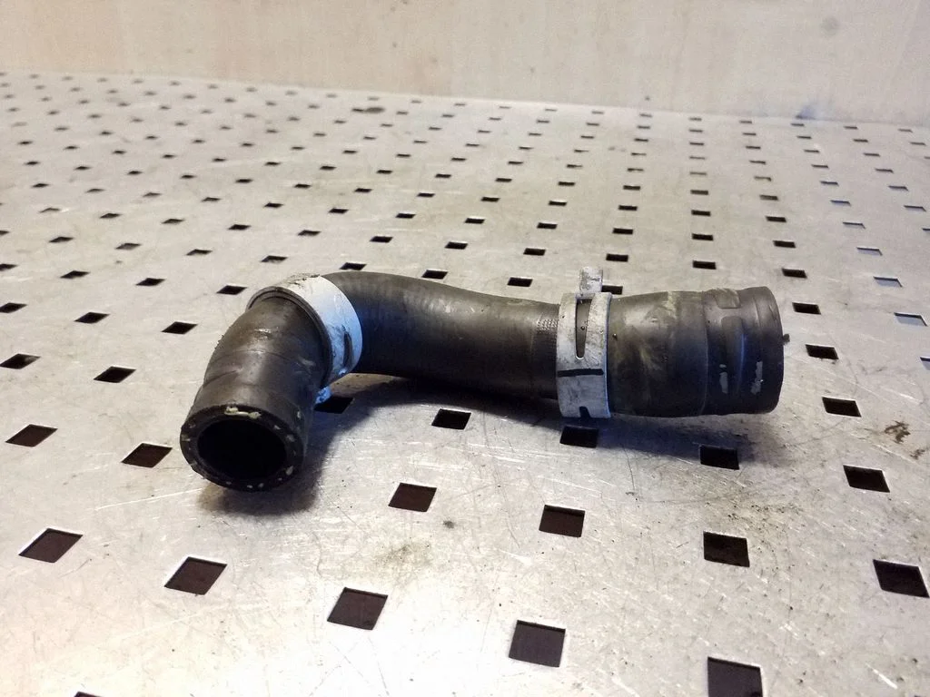 Engine coolant pipe/hose