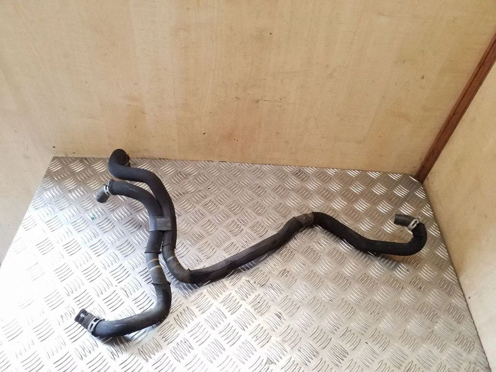 Engine coolant pipe/hose