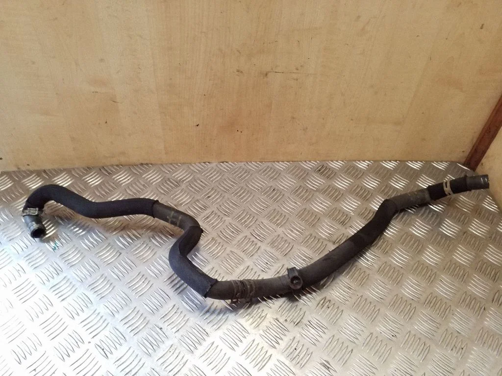 Engine coolant pipe/hose
