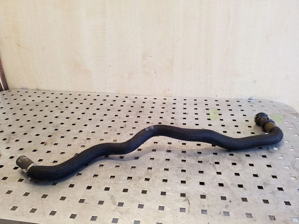 Engine coolant pipe/hose