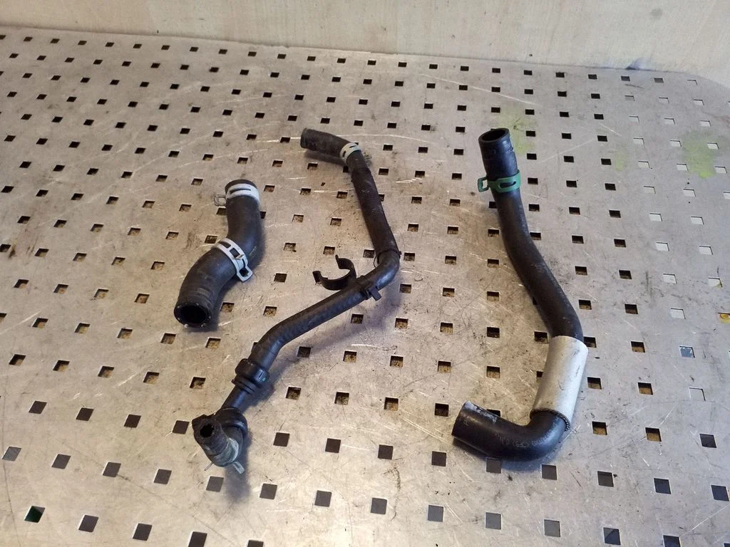 Engine coolant pipe/hose