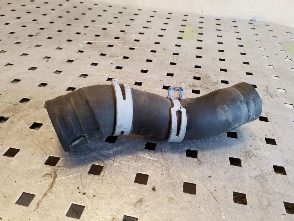 Engine coolant pipe/hose
