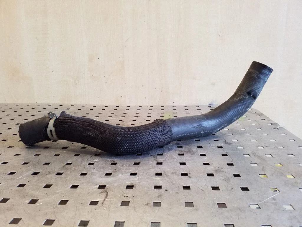 Engine coolant pipe/hose
