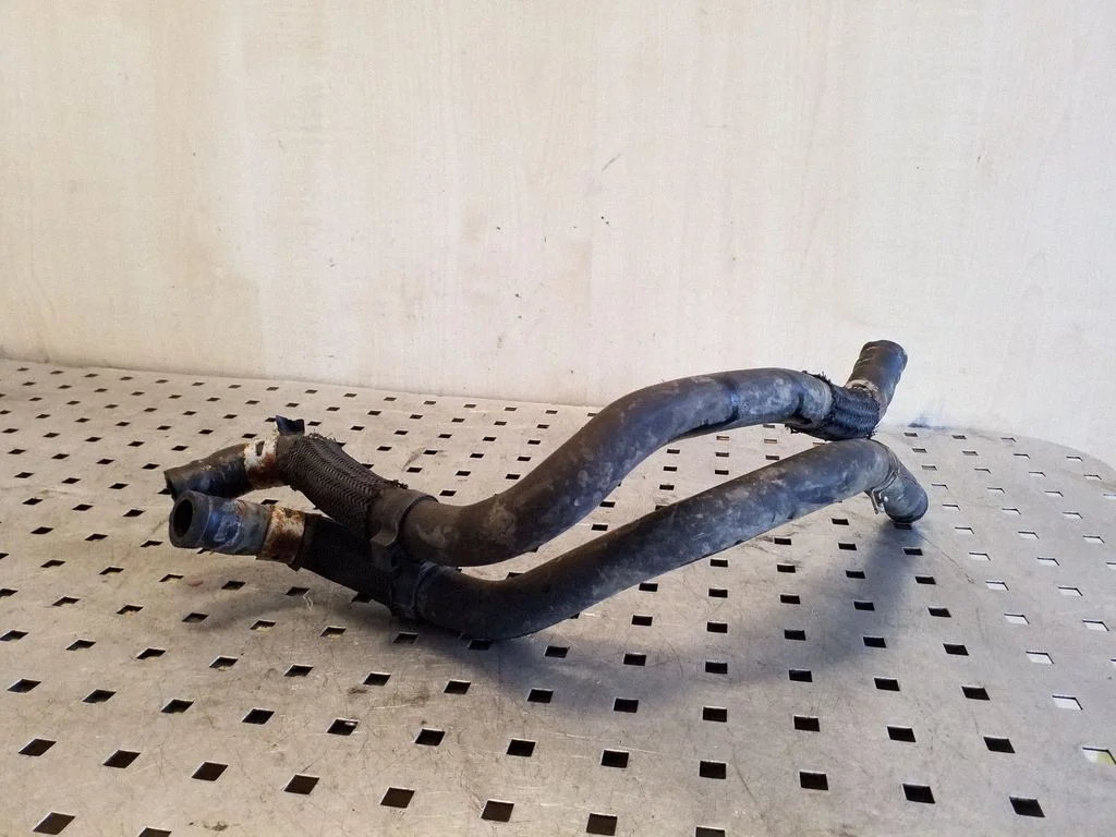 Engine coolant pipe/hose