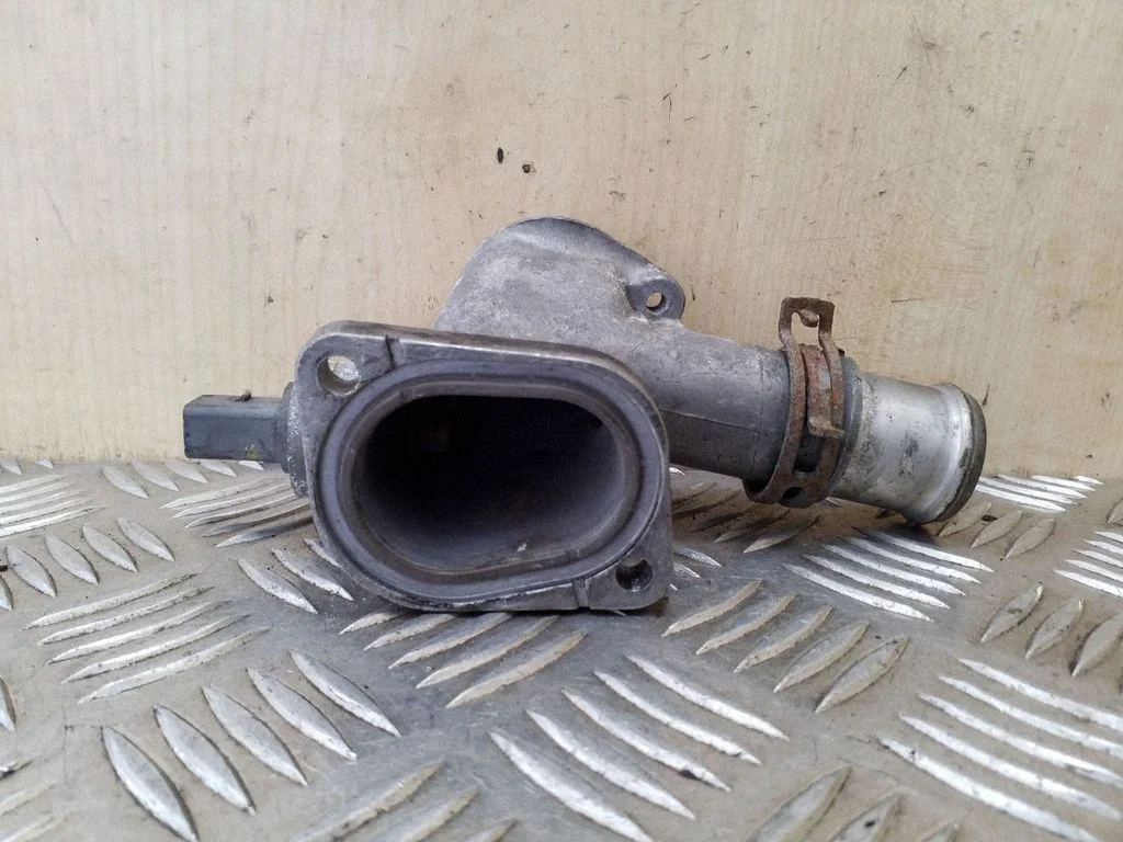 Engine coolant pipe/hose 038121133J