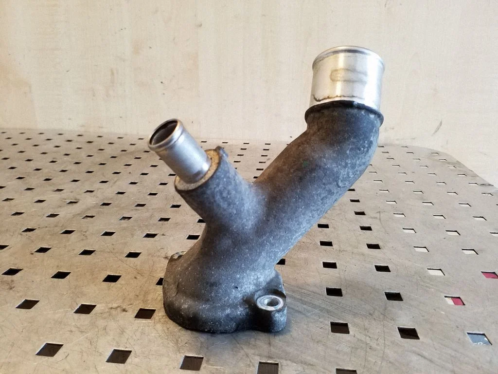 Engine coolant pipe/hose