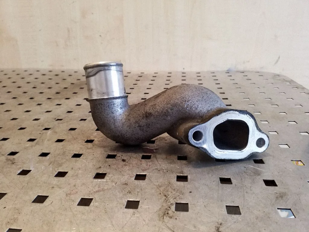 Engine coolant pipe/hose