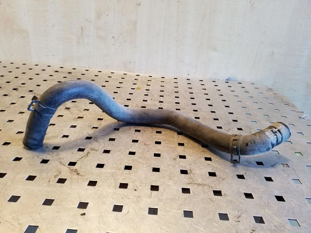 Engine coolant pipe/hose