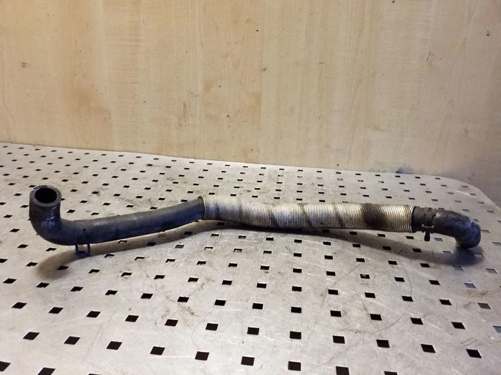 Engine coolant pipe/hose