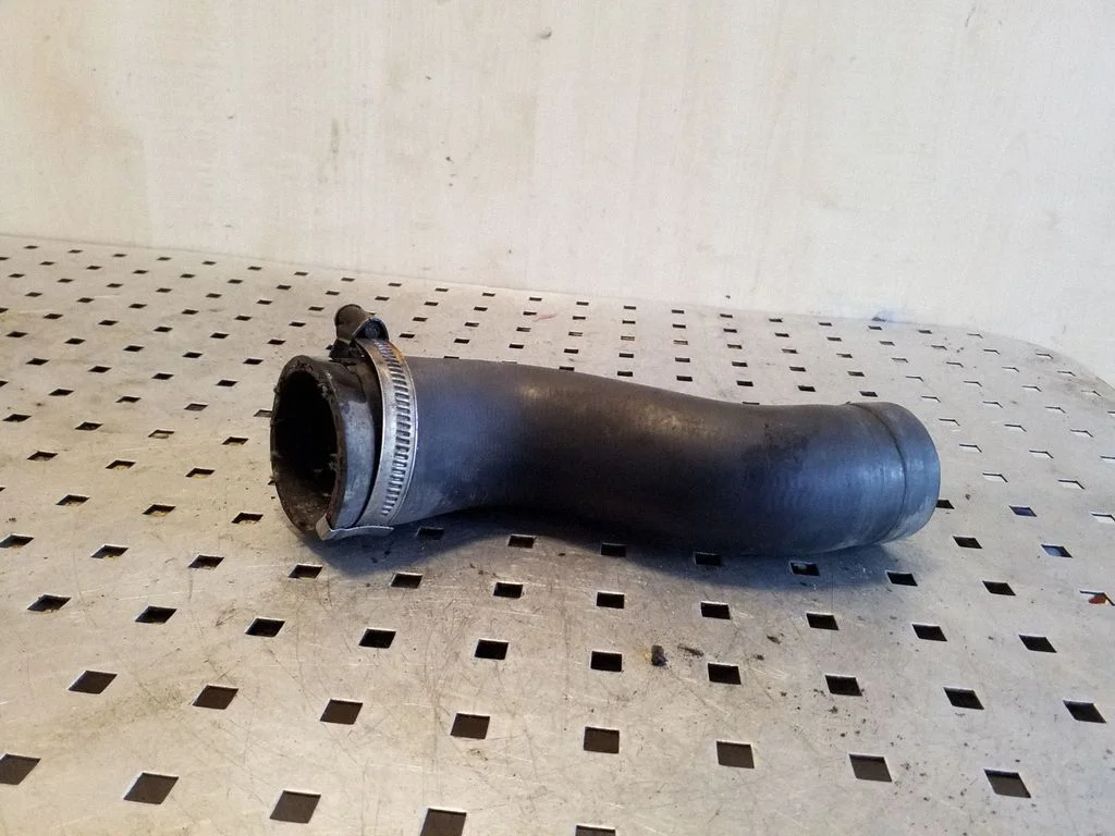 Engine coolant pipe/hose
