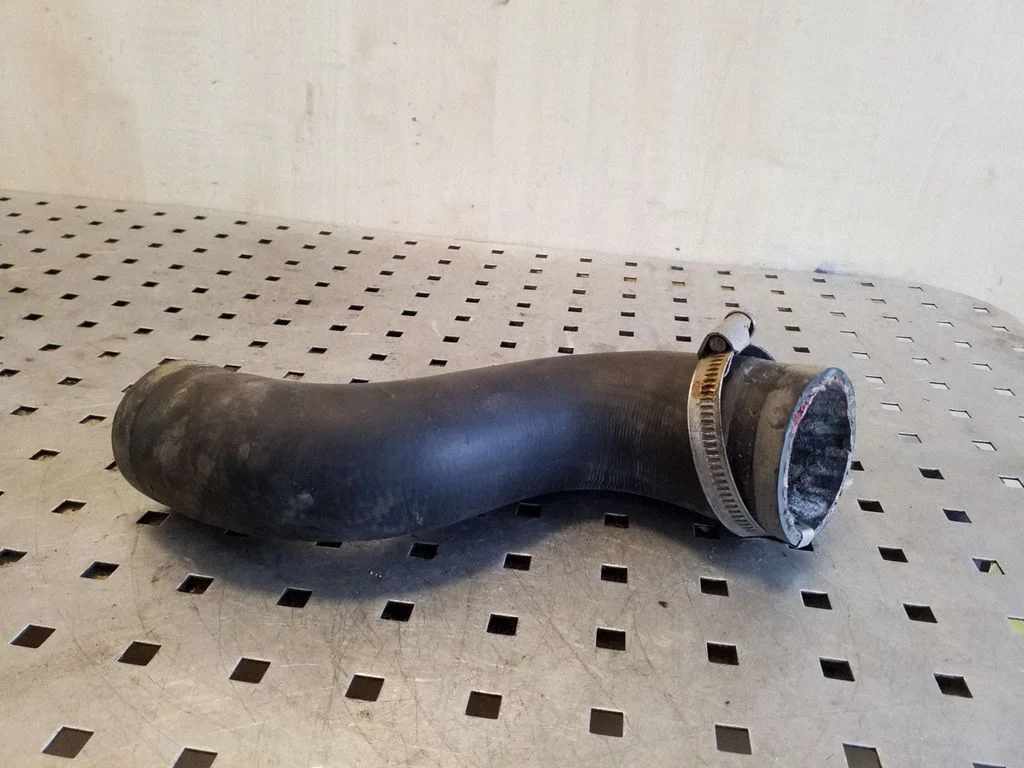 Engine coolant pipe/hose