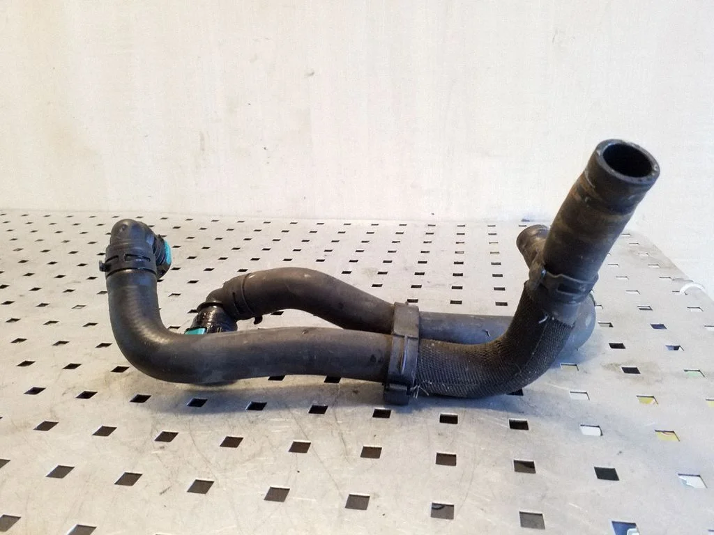 Engine coolant pipe/hose