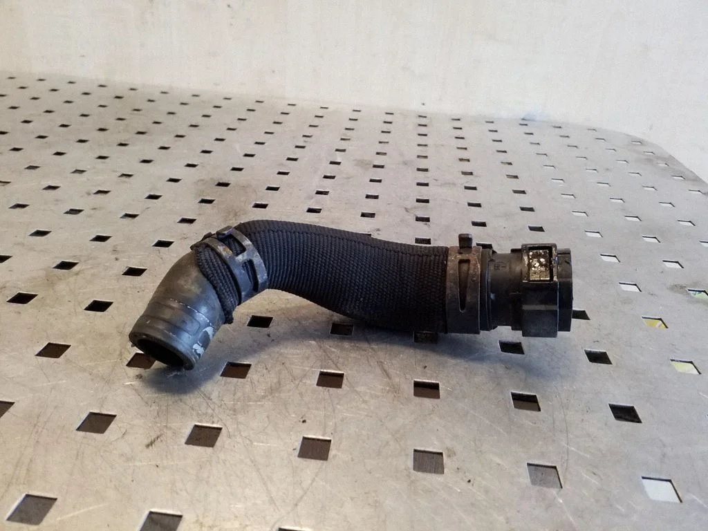Engine coolant pipe/hose