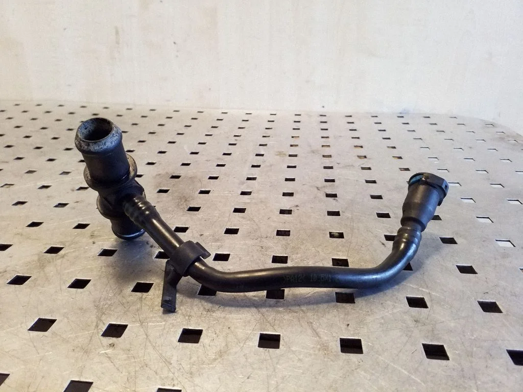 Engine coolant pipe/hose