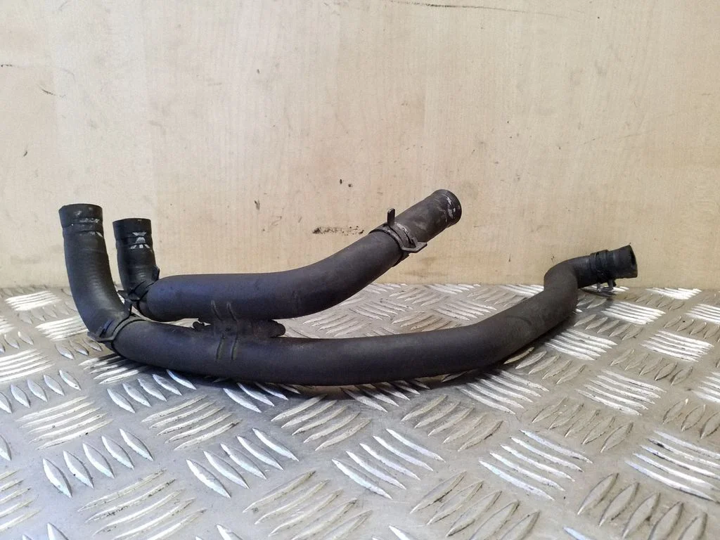 Engine coolant pipe/hose