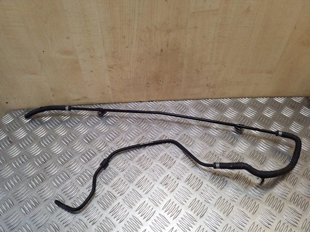 Engine coolant pipe/hose