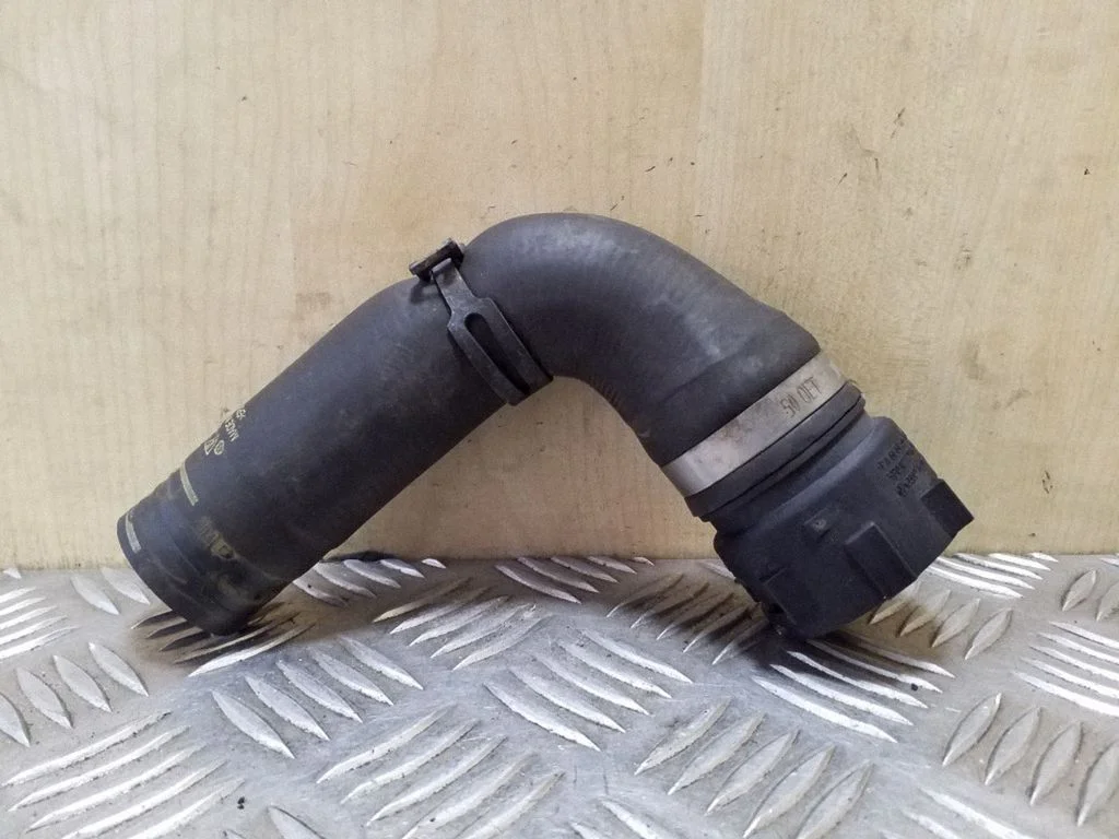 Engine coolant pipe/hose 7P0121051