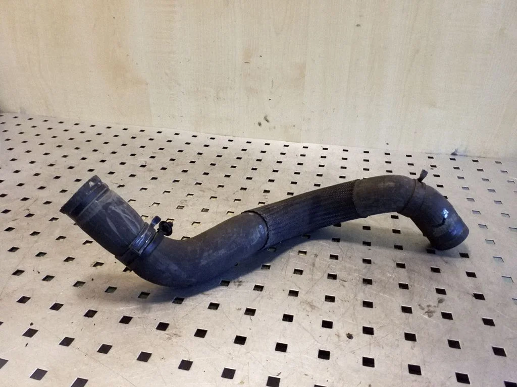 Engine coolant pipe/hose