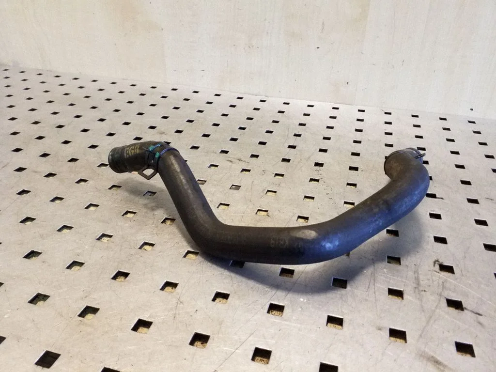 Engine coolant pipe/hose