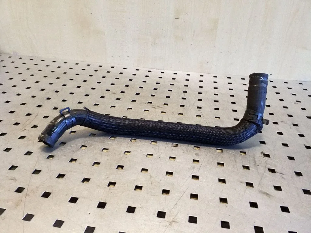 Engine coolant pipe/hose