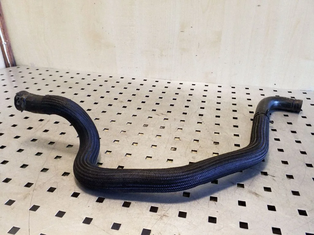Engine coolant pipe/hose
