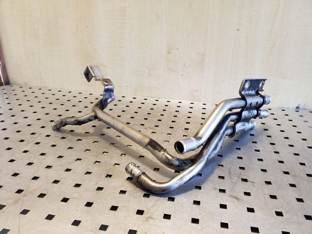 Engine coolant pipe/hose